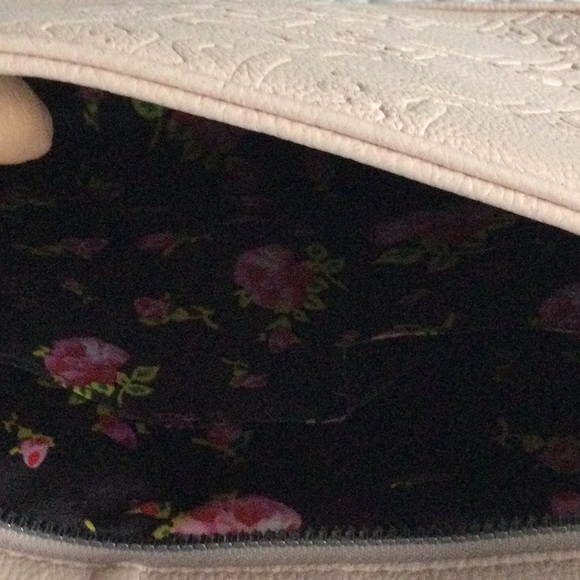 Betsy Johnson crossbody purse with adjustable strap - Picture 4 of 6